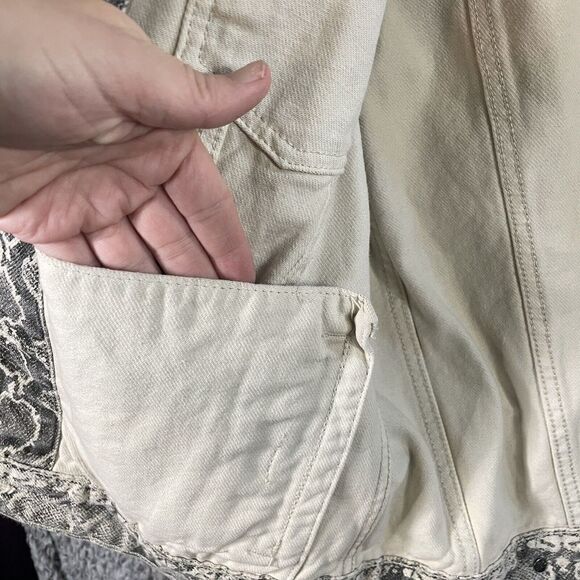 Blank NYC Women Snake Skin Print Button Up Cream Denim Jacket Women's Size Small - Picture 5 of 10